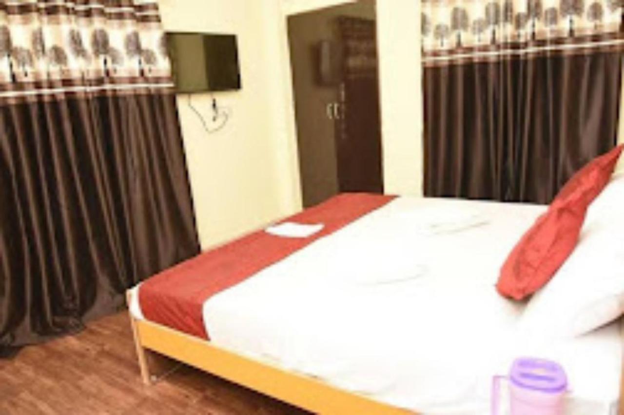 Goroomgo Varanasi Paradise Waranasi Zewnętrze zdjęcie